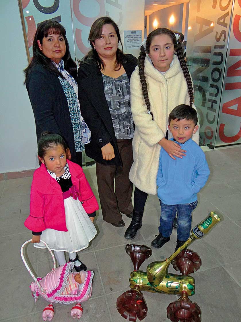 Cecilia Uribe, Claudia Torrez, Hanae Iglesias, Luciana Chávez y Mateo Herrera.