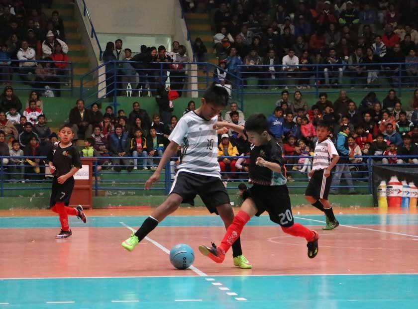 El seleccionado chuquisaqueño venció anoche a Cochabamba y avanzó a la final del Campeonato Nacional Sub 10.