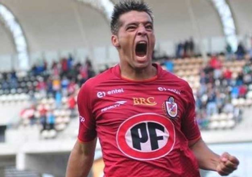 El delantero argentino Aníbal Domeneghini en su anterior paso por el Deportes La Serena del fútbol chileno.
