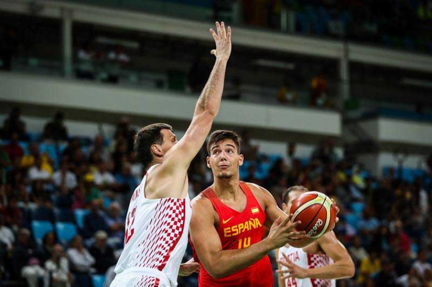 ESPAÑA CAE EN SU DEBUT