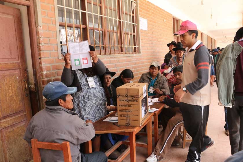 VOTACIÓN. Una imagen del referéndum de 2015 en Chuquisaca, cuando los chuquisaqueños votaron su proyecto de Estatuto