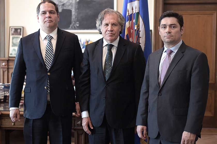 REUNIÓN. El secretario general de la OEA, Luis Almagro, tras su reunión con representantes de la Asamblea venezolana.