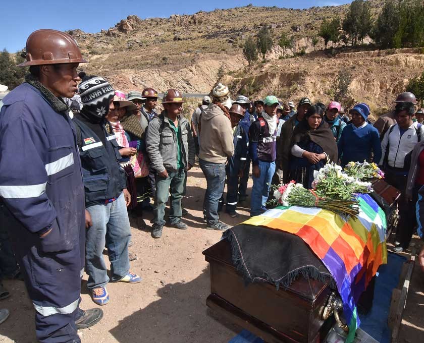 LUTO. El país quedó conmocionado por la violencia desatada por la protesta de los mineros cooperativistas.