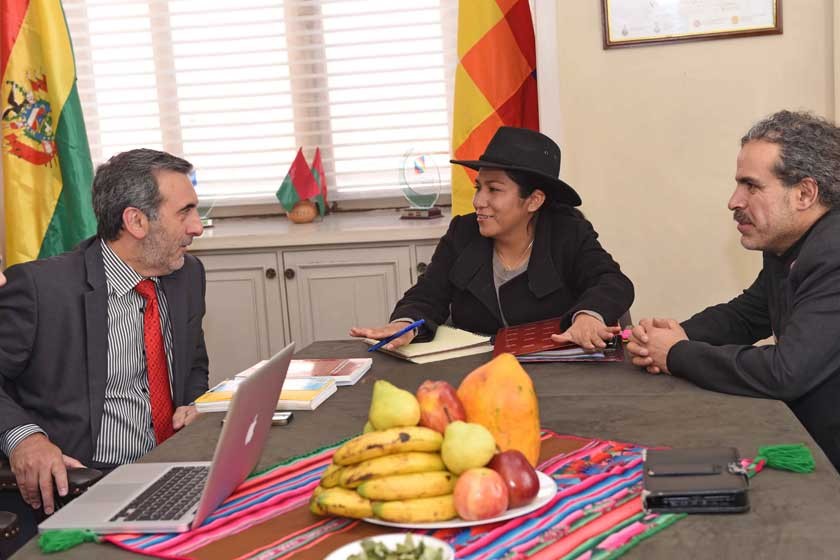ENCUENTRO. La ministra de Comunicación, Marianela Paco, y el vicecanciller Juan Carlos Alurralde se reunieron