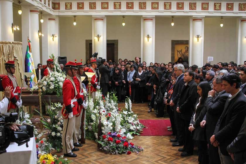 LA PAZ. El Palacio abrió sus puertas para el velorio del viceministro Illanes, asesinado por un grupo enardecido
