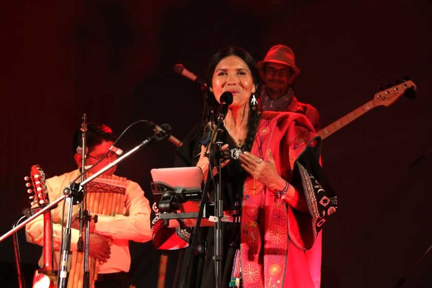 CANTANTE. Luzmila Carpio impresionó al público con la dulzura de su voz y la belleza de sus composiciones.