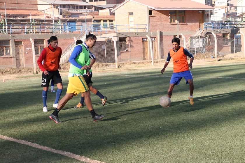 El plantel chuquisaqueño en uno de sus últimos entrenamientos antes de ausentarse ayer, a La Paz