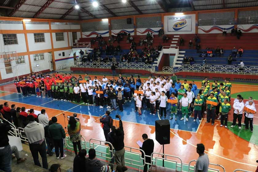 Ayer se realizó el acto de inauguración en el coliseo Universitario.