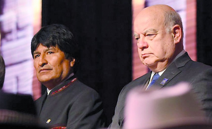 ENFRENTADOS. El presidente de Bolivia, Evo Morales, y el agente chileno ante La Haya, José Miguel Insulza.