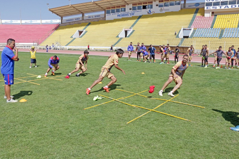 El equipo estudiantil sostuvo ayer su último entrenamiento antes de recibir esta tarde a Petrolero, en el estadio Patria