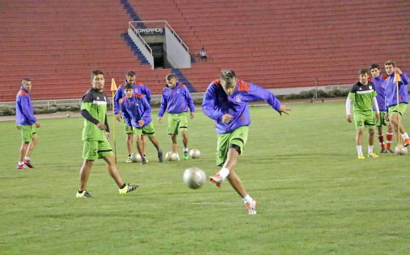 El plantel capitalino cerró prácticas anoche, en el estadio Patria. Hoy recibirá a Nacional Potosí, por la octava fecha
