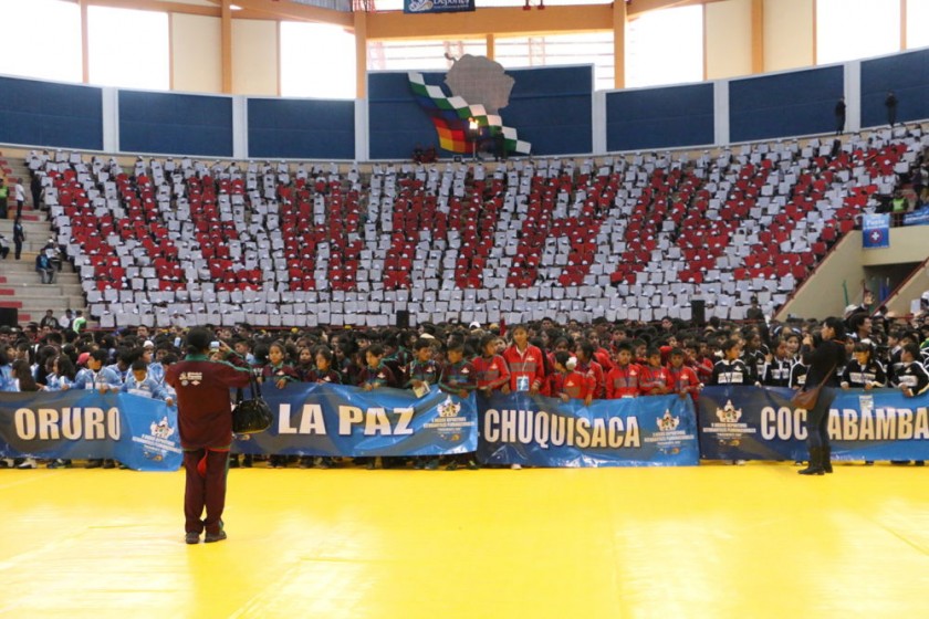 El público premió con aplausos la presentación de mosaicos.