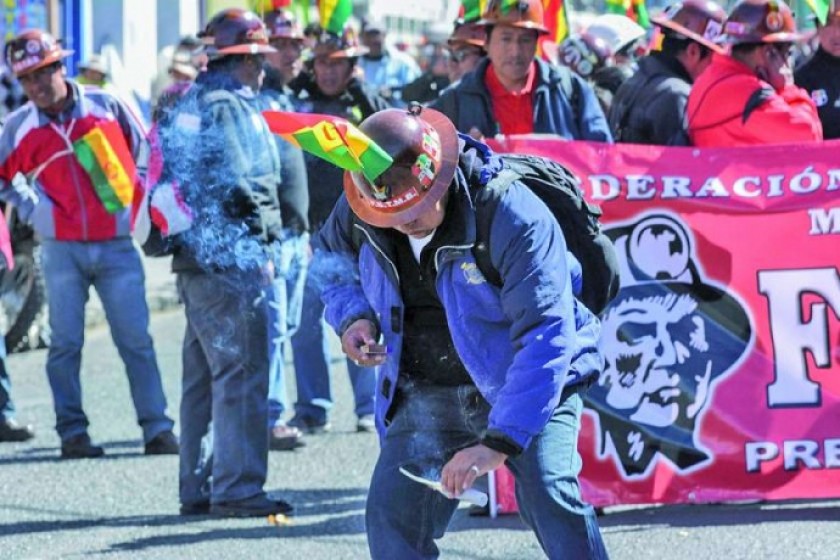 Quieren que no se prohíba el uso de la dinamita en marchas. Foto: Archivo