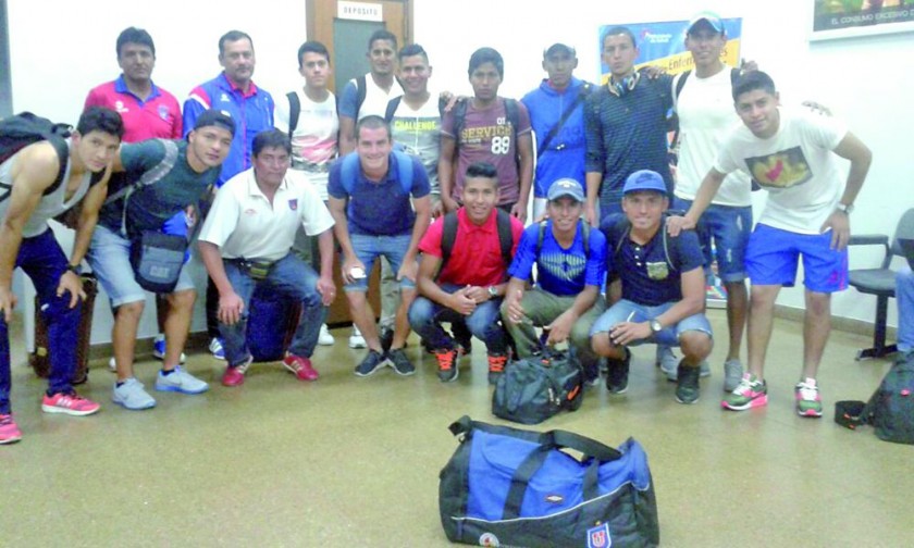 El equipo estudiantil se encuentra desde ayer en Santa Cruz, donde hoy jugará contra Oriente Petrolero.