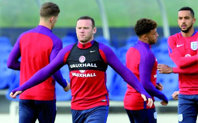 Wayne Rooney volverá a ser capitán de la selección inglesa hoy, cuando reciba a Escocia por la cuarta fecha.