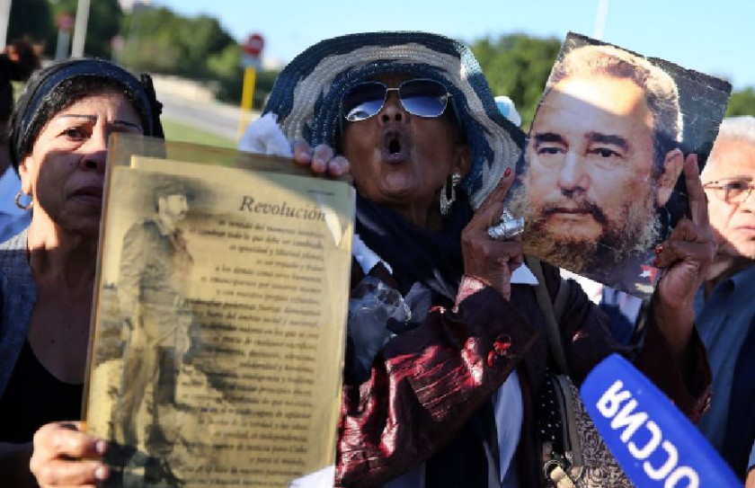 FUNERALES. Cientos de cubanos participan en las honras fúnebres del líder cubano Fidel Castro, desde la apertura del...