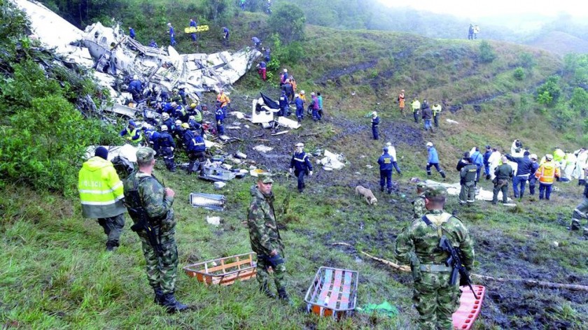 CONSTERNACIÓN. La Policía de Colombia se encargó del rescate de 71 pasajeros que perdieron la vida al estrellarse el...