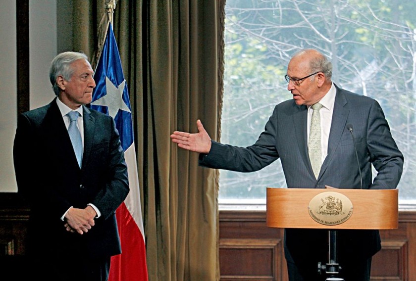 SANTIAGO. El canciller Heraldo Muñoz presentó ayer formalmente al nuevo agente chileno ante la Corte de La Haya...