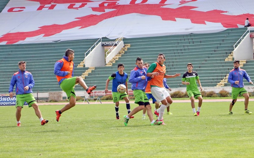 Los estudiantiles cerraron sus entrenamientos ayer, en el estadio Patria, donde esta tarde enfrentarán a Oriente...