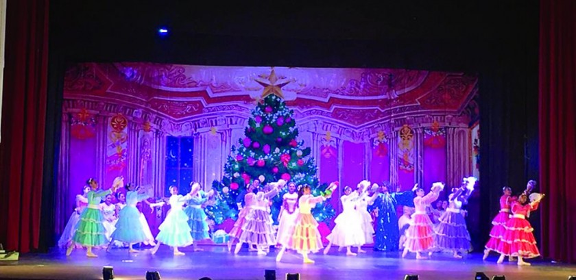 FUNCIÓN. La suite "Cascanueces" interpretada por niños de la Escuela de baile.