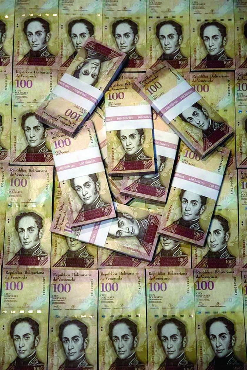 DINERO. Los billetes de 100 bolívares saldrán de circulación por completo hasta el miércoles.