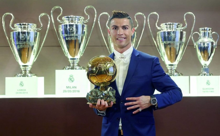 El delantero portugués fue distinguido como el mejor futbolista del mundo, reemplazando al argentino Lionel Messi.