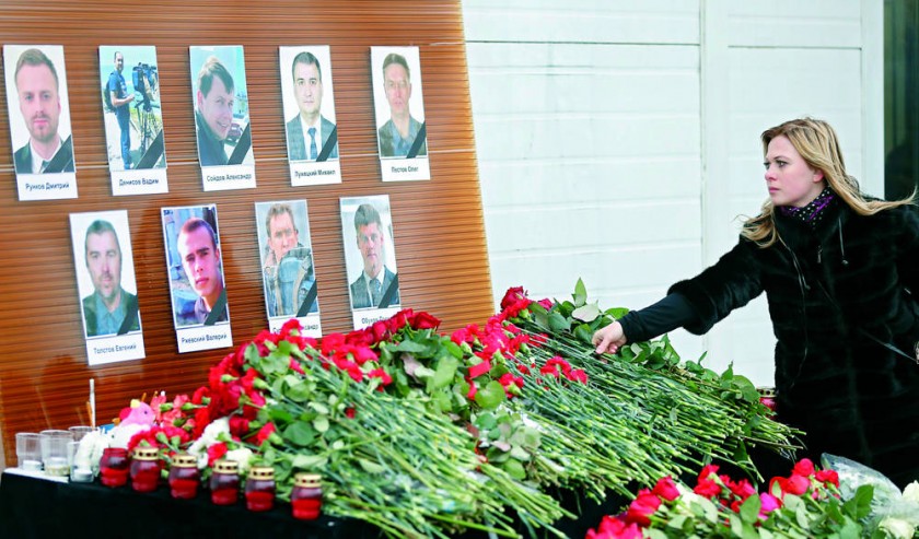 HOMENAJE. Miles de militares y la población en general participaron ayer de los actos en honor a las víctimas del...
