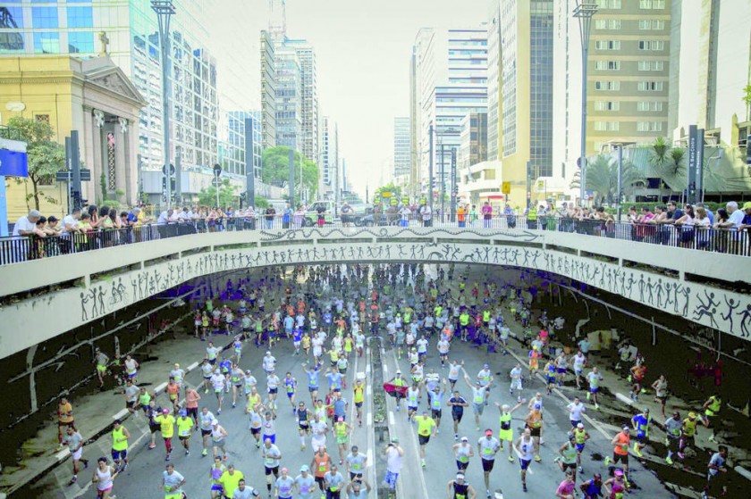 Miles de atletas compitieron en las calles de Sao Paulo en la competencia más popular de Latinoamérica.
