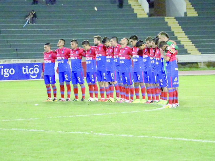 Parte de la plantilla de Universitario en uno de los últimos partidos del Torneo Apertura de la Liga.