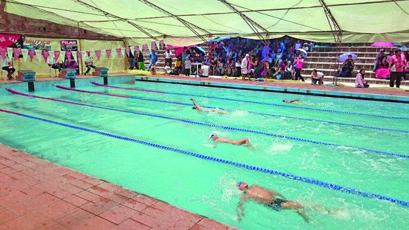 La piscina del parque Bolívar acogió ayer la primera jornada de competencia del torneo infantil de natación.