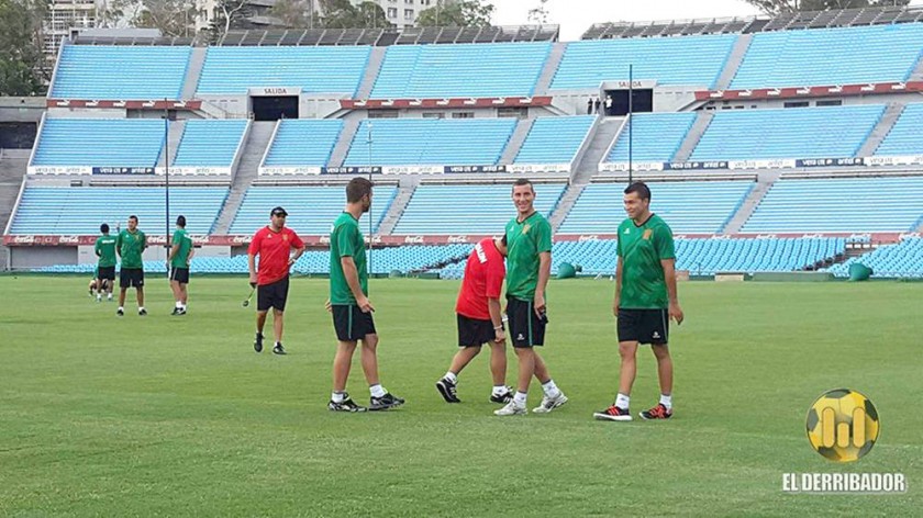 El equipo atigrado visitó ayer el estadio Centenario de Montevideo, donde hoy jugará frente al Wanderers por la...