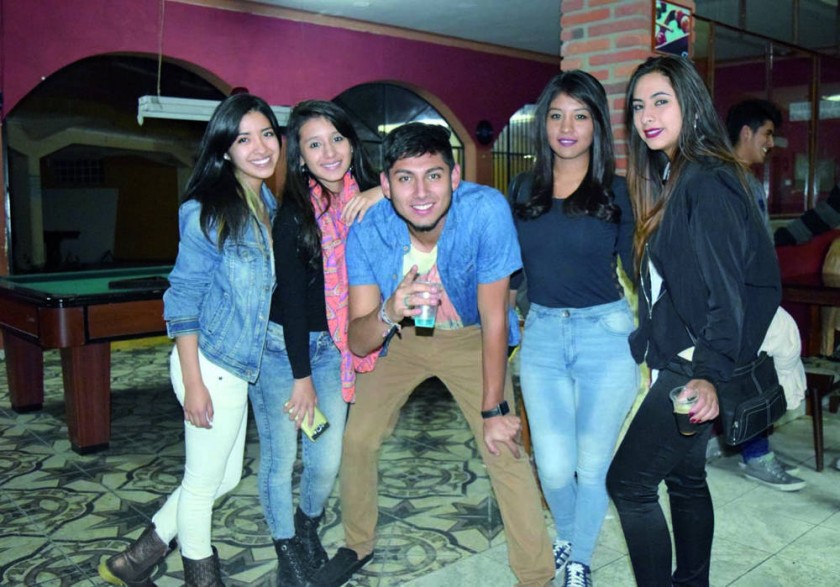 Paola, Marce, Rodrigo, Noelia y Adriana.