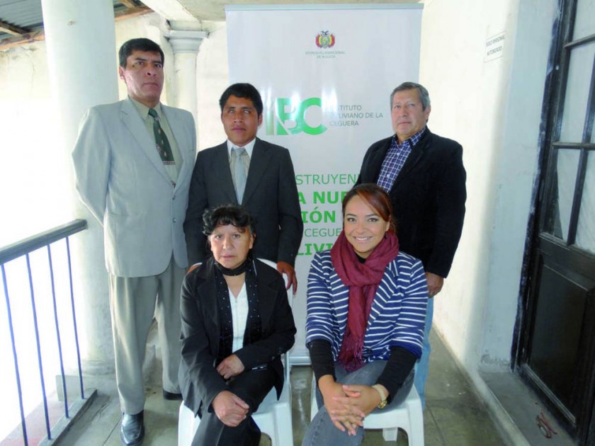 Personal del IBC arriba: Rodrigo Rodríguez, David Cutipa y Abraham Valverde. Abajo: Elba Muñoz y Cinthia Medrano.