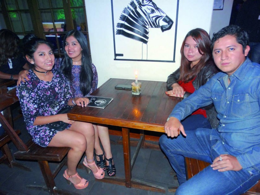 Araceli, Karim, Claudia y Gustavo.