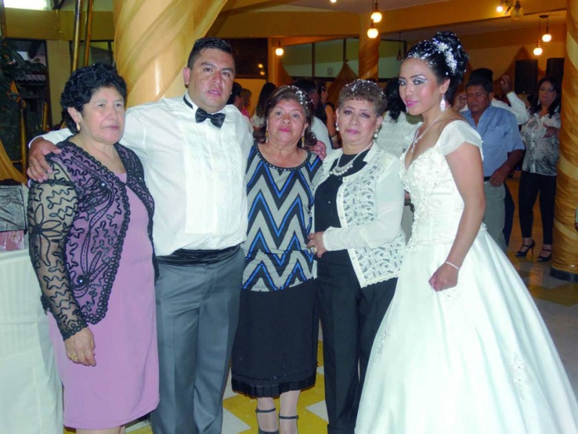 Yolanda Flores, Orlando Flores, Ana Flores, Consuelo Vda. De Romero y Consuelo Romero.