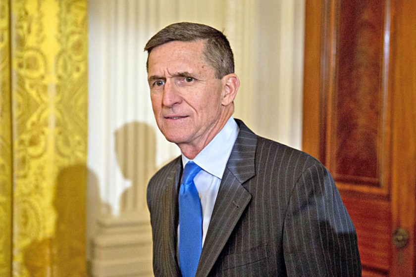 DIMISIÓN. El ex asesor de Seguridad de Donald Trump, Michael Flynn, ayer, durante su última conferencia de prensa en...