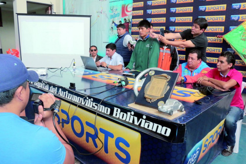 Dirigentes del automovilismo local y representantes del municipio de Yotala presentaron ayer, la primera competencia...
