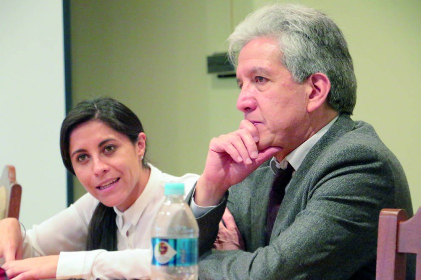 EJECUTIVOS. La vicepresidenta y el presidente de la FCBCB, Susana Bejarano y Cergio Prudencio, comunican la decisión...