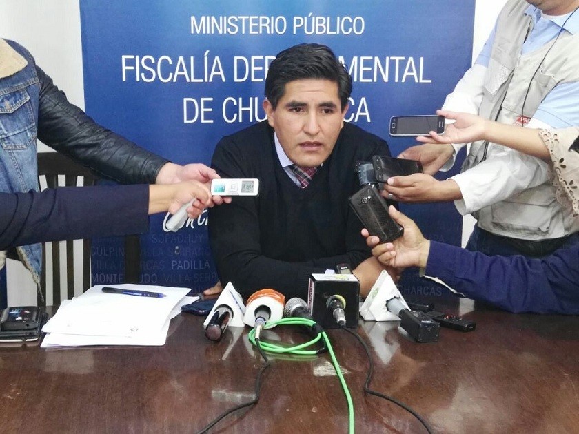 El fiscal departamental de Chuquisaca, Roberto Ramírez, en conferencia de prensa. Foto: William Zolá