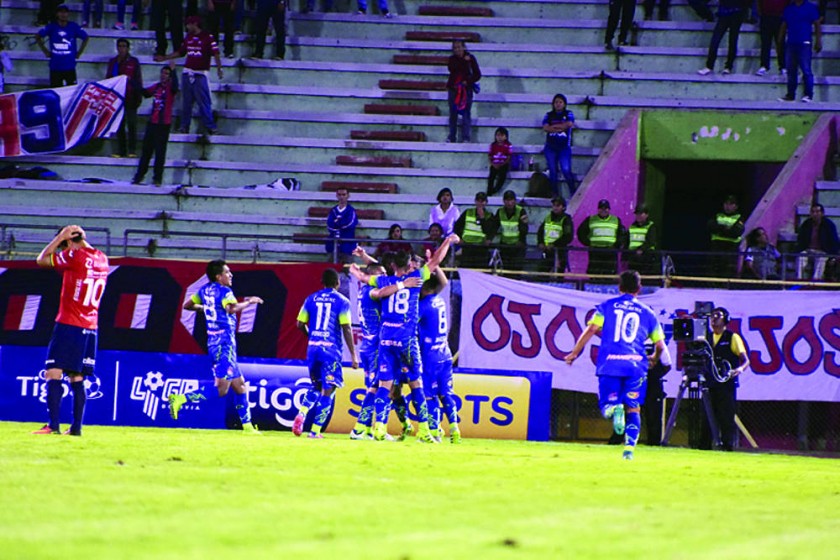 Un empate fuera de casa abre la era Córdoba en la "U"