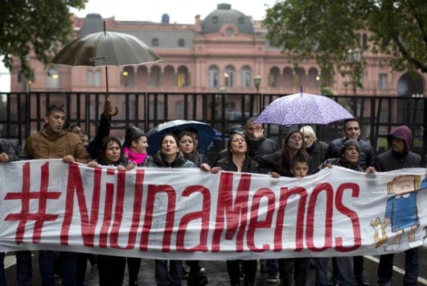 Una protesta por los numerosos feminicidios en Argentina. Foto: hispantv