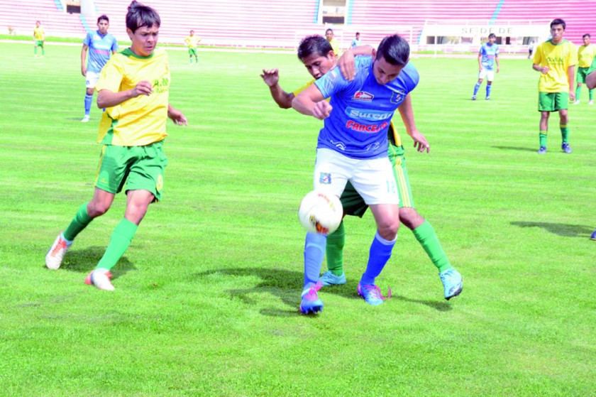 El Decano se impuso a Alcalá en el primer partido de la temporada de la Asociación Chuquisaqueña de Fútbol, disputado...