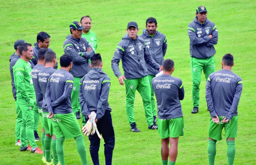 El director técnico de la Selección Nacional fue exigente en la práctica de ayer, efectuada en el complejo de Achumani.