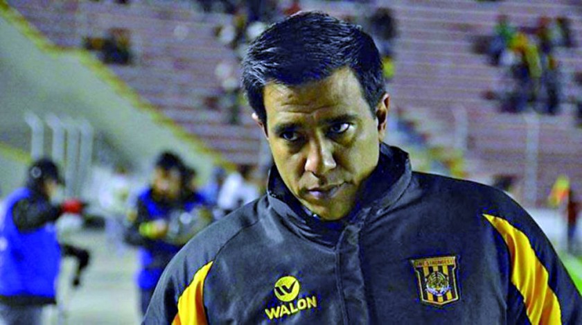 César Farías mantiene la puerta abierta