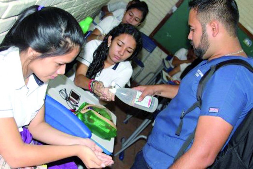 PREOCUPACIÓN. Las autoridades sanitarias recomendaron a la población tomar todas las medidas de seguridad para evitar...