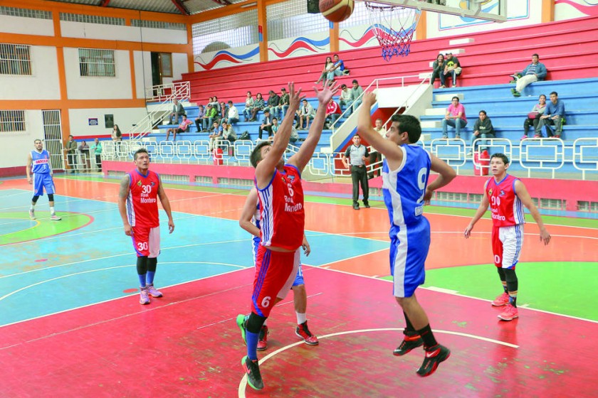 El equipo estudiantil superó ayer, a Real Montero de Santa Cruz, en el coliseo Universitario de la plazuela Zudáñez.