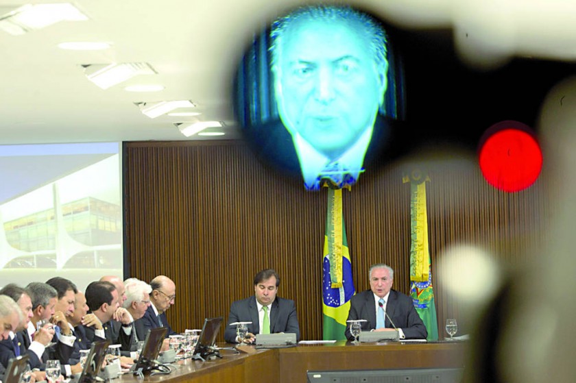 INVESTIGACIONES. El presidente de Brasil, Michel Temer, enfrenta un posible "apocalipsis político" por los casos de...