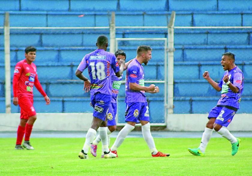 El cuadro lila aseguró su victoria con dos goles en el primer tiempo del partido jugado en la Villa Imperial.