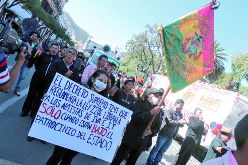 MARCHA. La masiva movilización de ayer ratificó su desaprobación a los impuestos.La Coordinadora de Artistas rechazó cua