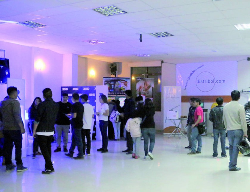 FERIA. Una quincena de empresas tecnológicas exponen sus productos y servicios en la Expo Tecnología que se realiza...